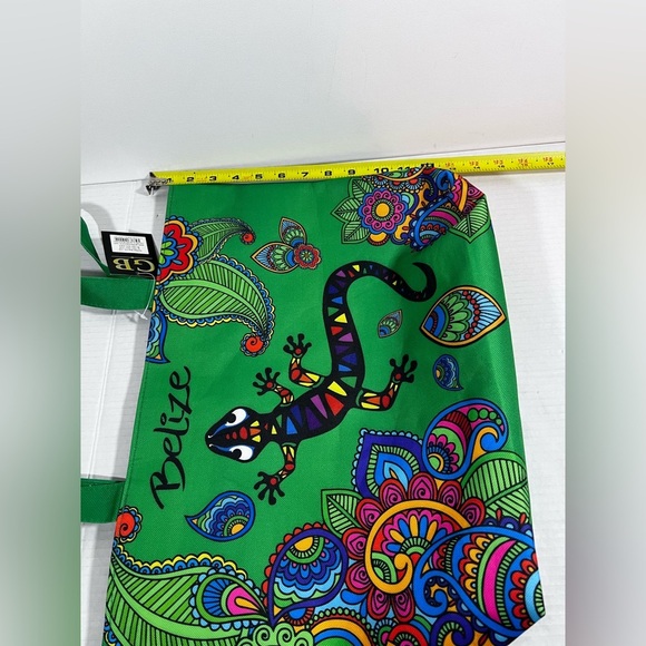 Elegance simplified  Light Colorful Gecko Beach Bag - Picture 8 of 10